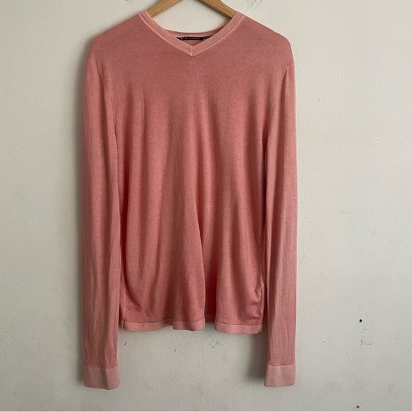 Elie Tahari Pink V-Neck Sweater Lightweight Knit - Picture 1 of 5